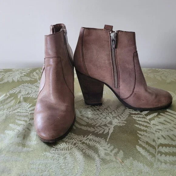 Coach Boots - Picture 5 of 8